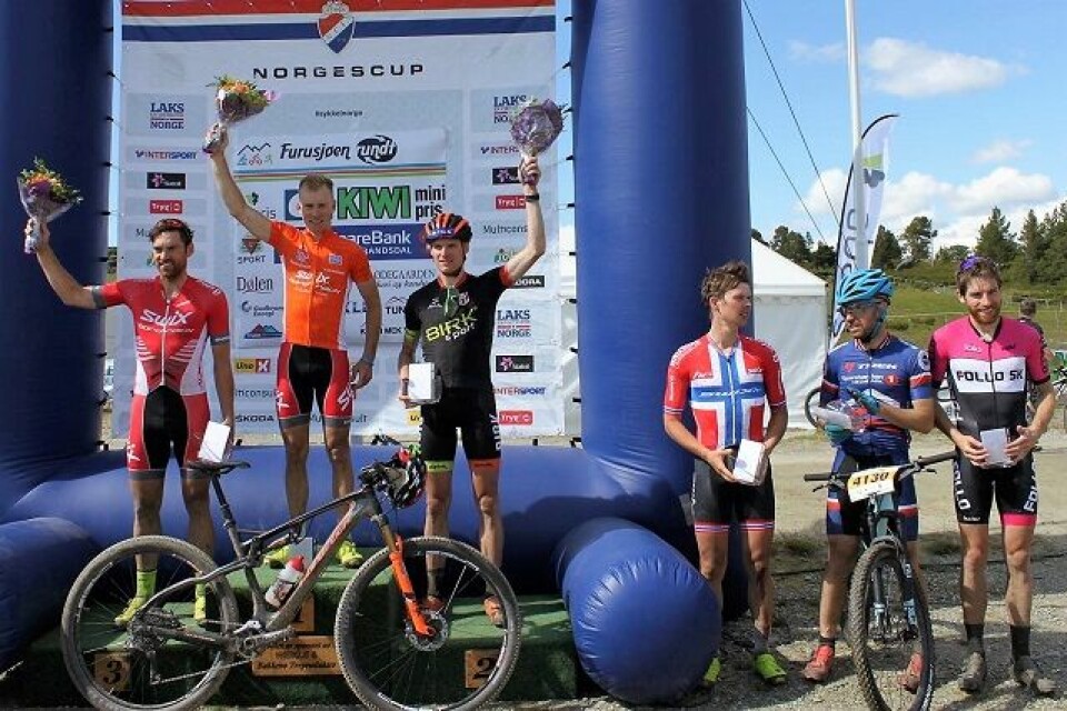 Furusjøen Rundt-rittet ble et virkelig eventyr i Rondane Menn_elite_podium.jpg