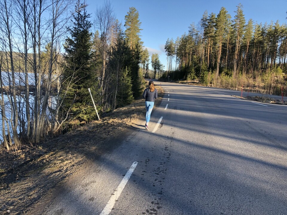 BLOGG: Amatørens betroelser i Coronakrisen (ABC del III) AnneWoldmo-langs Harestuavannet.jpg