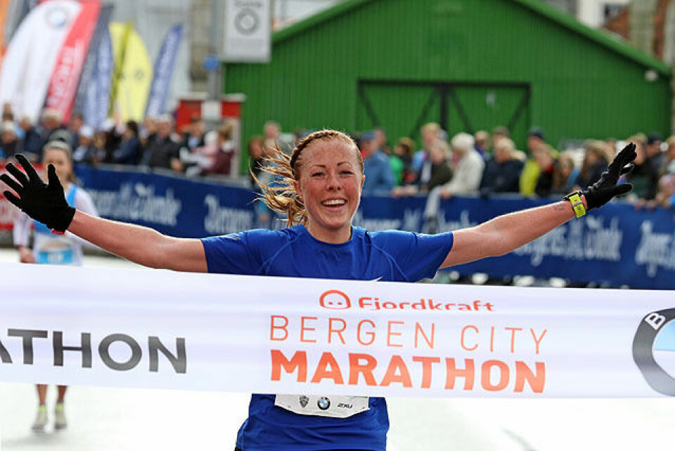 For fjerde gang på fire forsøk bryter Eli Anne Bergsdal mållinjen først i Bergen City halvmaraton. For fjerde gang på fire forsøk bryter Eli Anne Bergsdal mållinjen først i Bergen City halvmaraton.