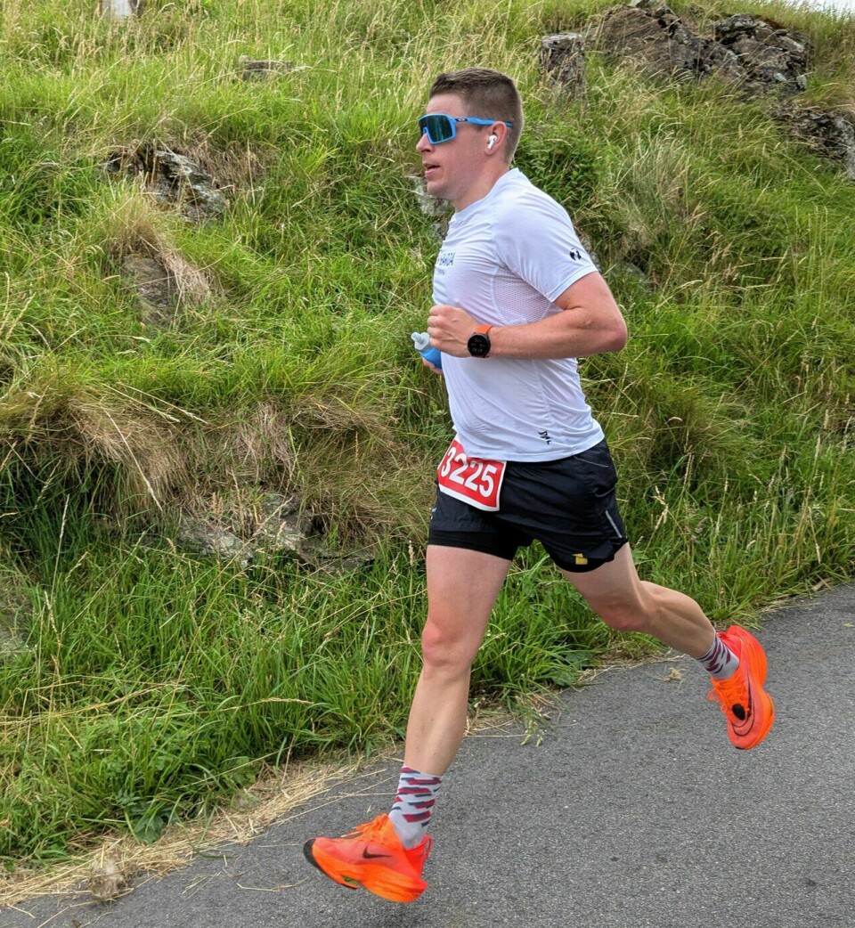 God stemning under Møkster Maraton Frederick Dahl vant maratondistansen under Møkster Maraton 2024