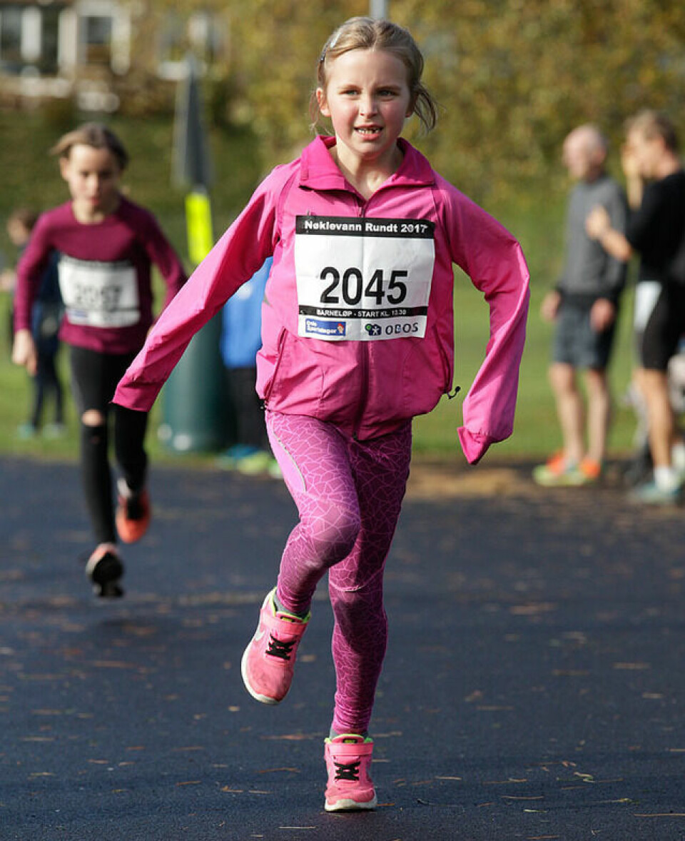 Løpsfest med 1000 deltakere i sola i Nøklevann Rundt lange_ermer_F6C2603_900_640x785.jpg