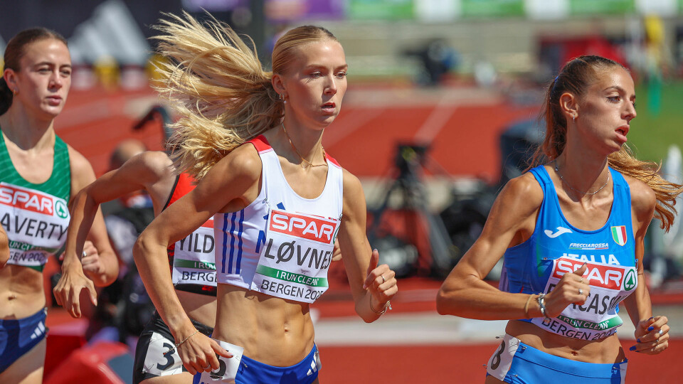 Anne Gine Løvnes løste oppgaven mesterlig og tok seg til søndagens 1500 m-finale med 2. plass i heatet. (Foto: Arne Dag Myking) Anne Gine Løvnes løste oppgaven mesterlig og tok seg til søndagens 1500 m-finale med 2. plass i heatet. (Foto: Arne Dag Myking)