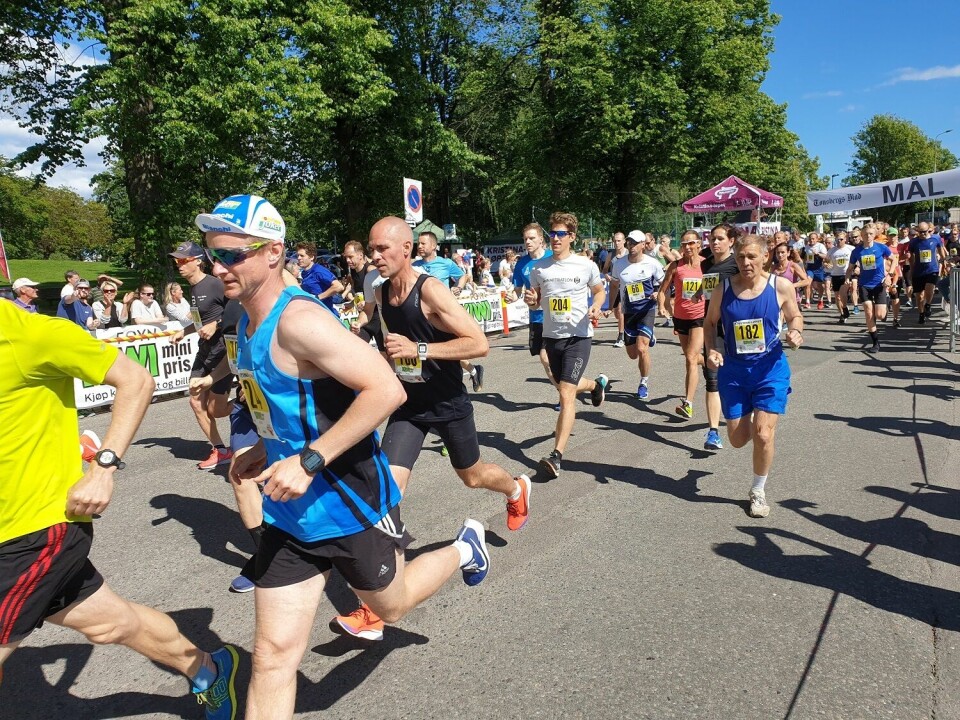 Starten går for 10-kilometeren i 2019. (Foto: Arrangøren) Starten går for 10-kilometeren i 2019. (Foto: Arrangøren)