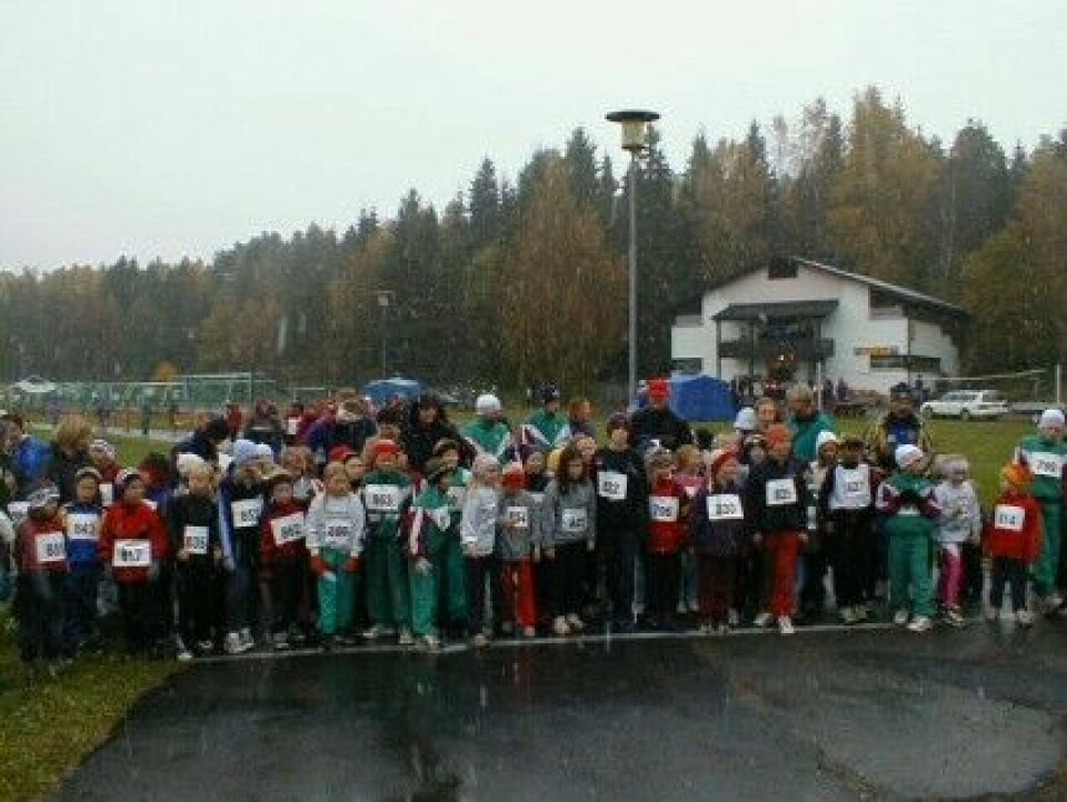Løpsfest med 1000 deltakere i sola i Nøklevann Rundt Noklevann_Rundt2002_Barnelopet_start_430.jpg