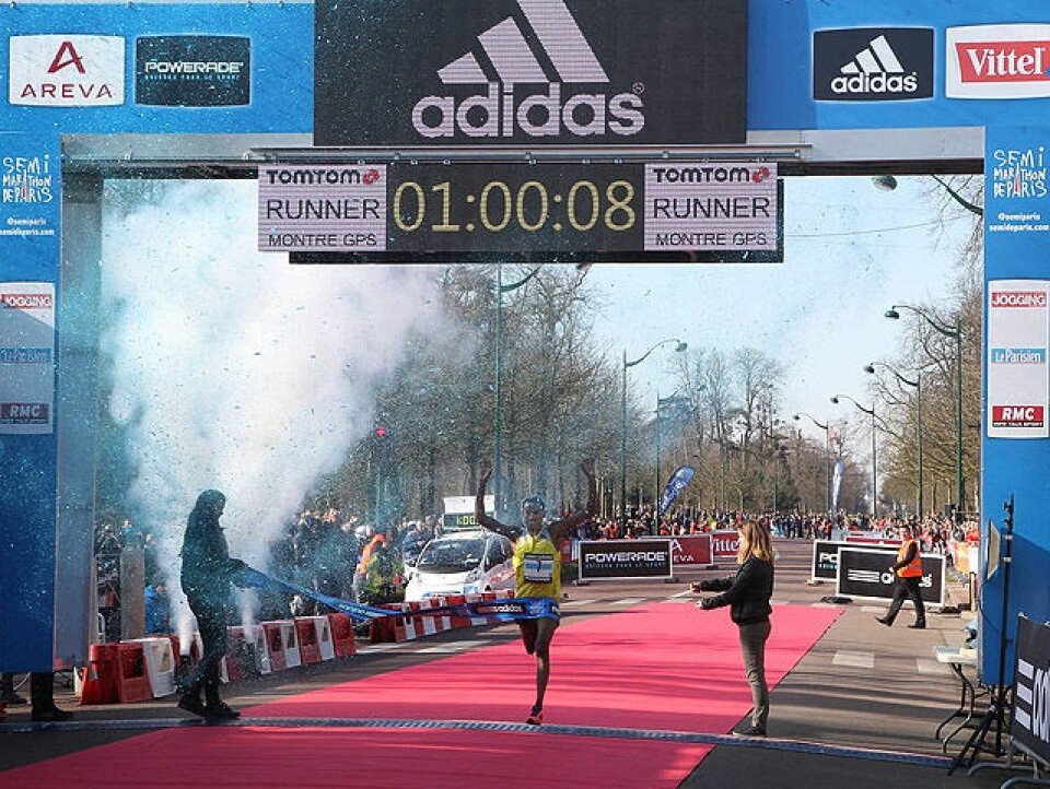 32910 løp Paris halvmaraton Maal_vinner_menn_2014.jpg