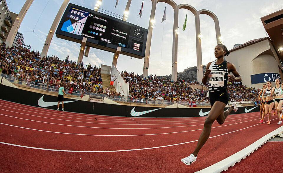 Faith Kipyegon på vei mot verdensrekord. (Foto: Marta Gorczynska / Diamond League) Faith Kipyegon på vei mot verdensrekord. (Foto: Marta Gorczynska / Diamond League)