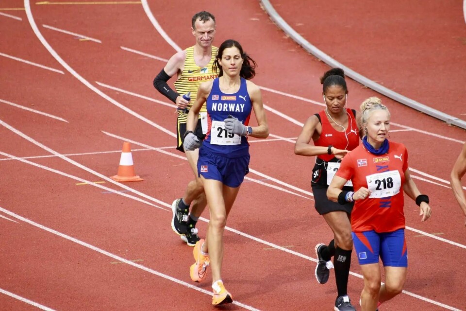 Ranveig Hansen på 8. plass i EM 24-timers, Aleksandr Sorokin med ny verdensrekord Ranveig og Therese _AtleHansen-foto.jpg