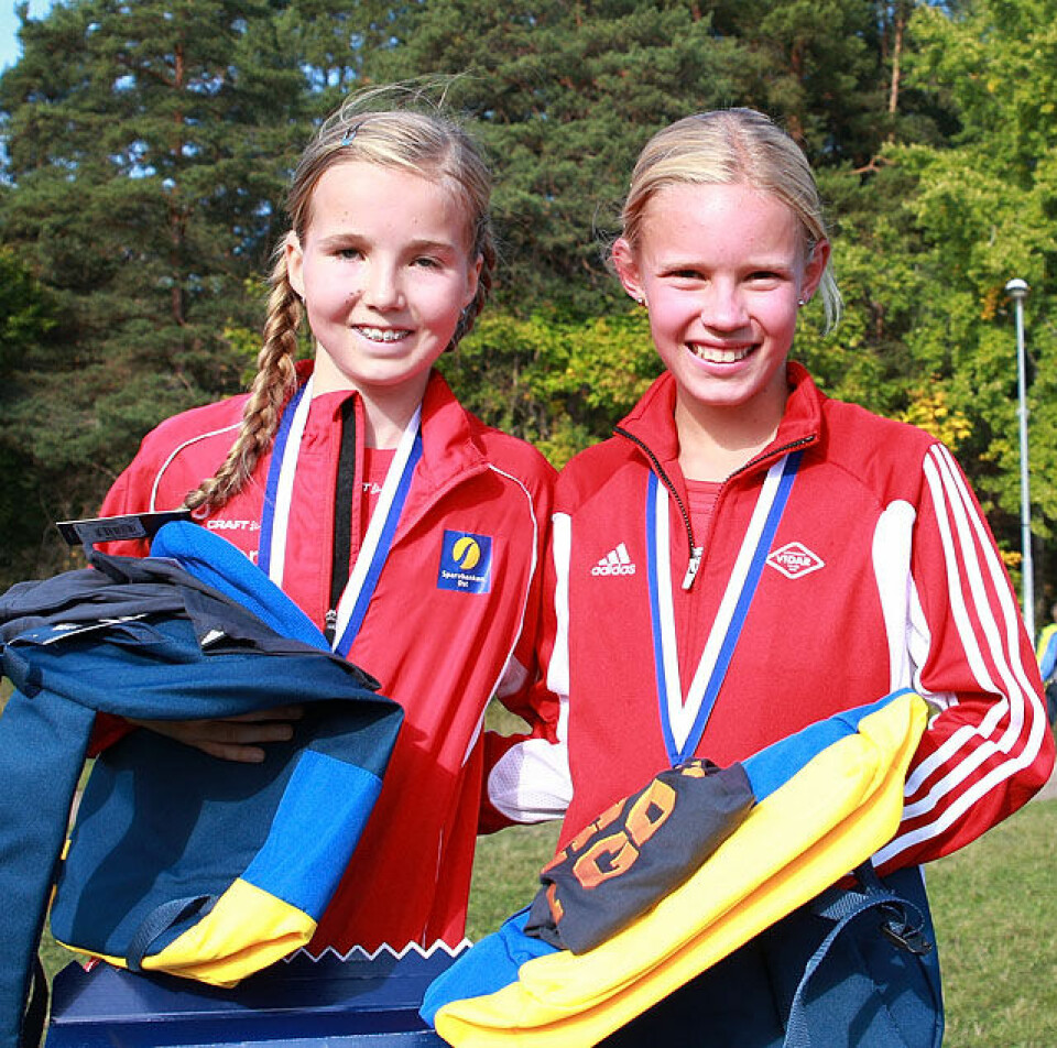 Norsk dobbeltseier: Til venstre Emma Kirkeberg Mørk, som vant 12-årsklassen, og til høyre Pernille Antonsen, som ble nr. 2. (Foto: Kjell Vigestad) Norsk dobbeltseier: Til venstre Emma Kirkeberg Mørk, som vant 12-årsklassen, og til høyre Pernille Antonsen, som ble nr. 2. (Foto: Kjell Vigestad)