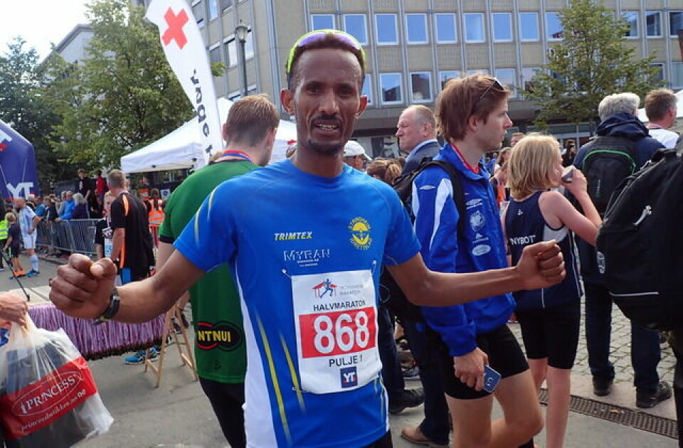 Solveig F. Guldberg med kjempepers da hun vant Trondheim Maraton