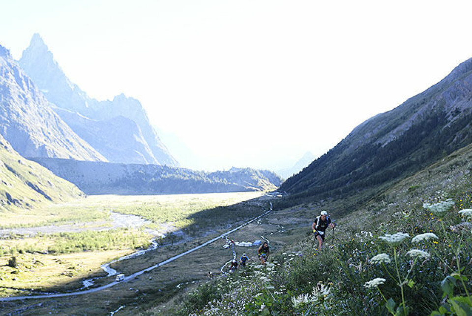 Norsk mannefall da Ultra-trail Mont Blanc starta med TDS lac-combal_50D1852.jpg