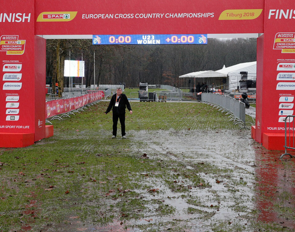12 norske klar for søndagens EM i terrengløp i Tilburg Kjell_Vigestad_i_regnvaeret_i_Tilburg_25P2330.jpg