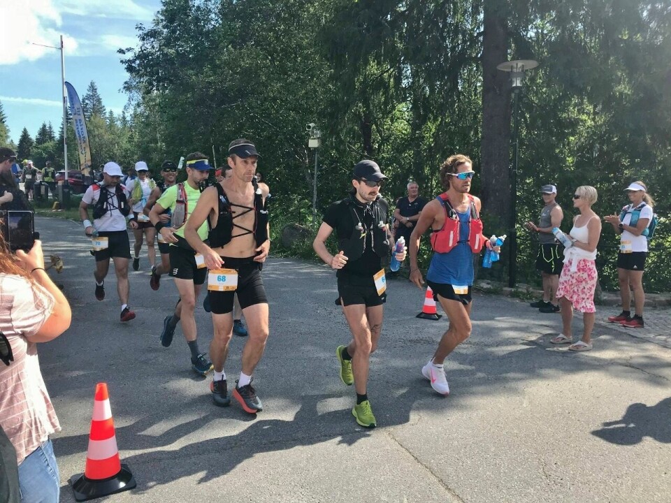 Startpulje 7 av 9 på 100 miles. Vi ser blant andre 68 Arne Nåtedal og 64 Patrick Stangebye. (Foto: Mona Kjeldsberg) Startpulje 7 av 9 på 100 miles. Vi ser blant andre 68 Arne Nåtedal og 64 Patrick Stangebye. (Foto: Mona Kjeldsberg)