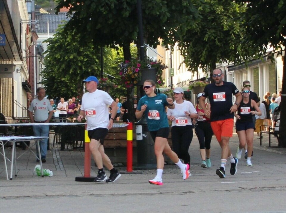 Eufori i Arendal: 449 løp Skagerrakmila IMG_8241DamerGaagade.JPG