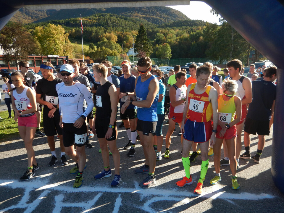 Fra maraton og kortløp til 24-timers hinderløp TorvikbuktRundt-starten.jpg