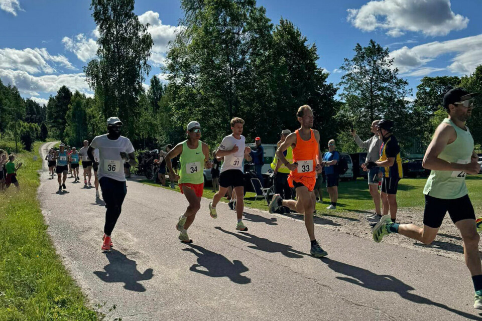 Noen av de raskeste herrene på maraton. Fra venstre: Hamse Looyar (36), Håkon Urdal (34), Sondre Heggedal (31), Ottar Grønvold (33) og vinneren Robert Olsson (22). (Foto: Unionsmarathon) Noen av de raskeste herrene på maraton. Fra venstre: Hamse Looyar (36), Håkon Urdal (34), Sondre Heggedal (31), Ottar Grønvold (33) og vinneren Robert Olsson (22). (Foto: Unionsmarathon)