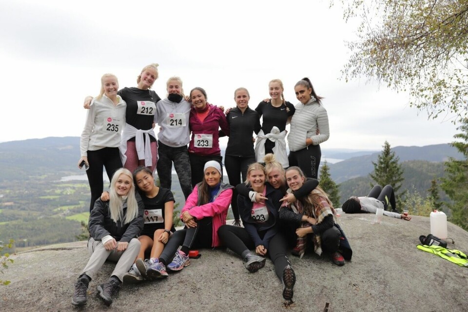 Sindre Buraas vant Rognstadkollen Opp - igjen Glade_jenter_på_toppen (1280x853).jpg