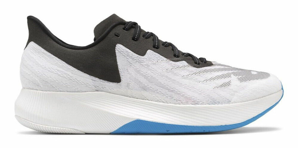 Karbon or not karbon New Balance Fuelcell TC.jpg
