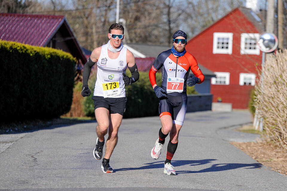 Sebastian Conrad Håkansson og Tor-Aanen Kallekleiv følger hverandre, med lett småprating. Tor-Aanen skal nøye seg med 63 km. (Foto: Arne Dag Myking) Sebastian Conrad Håkansson og Tor-Aanen Kallekleiv følger hverandre, med lett småprating. Tor-Aanen skal nøye seg med 63 km. (Foto: Arne Dag Myking)