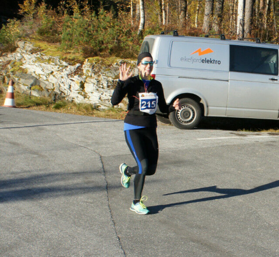 Seier til Helge Hafsås i historiens første Eikefjord Maraton Halvm - vinner Kvinneklassen.jpg