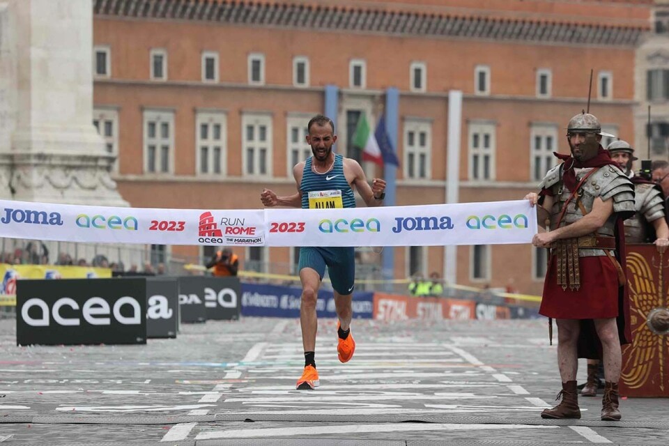 Taouifk Allam og Betty Chepkwony vant Roma Maraton herrevinner.jpg