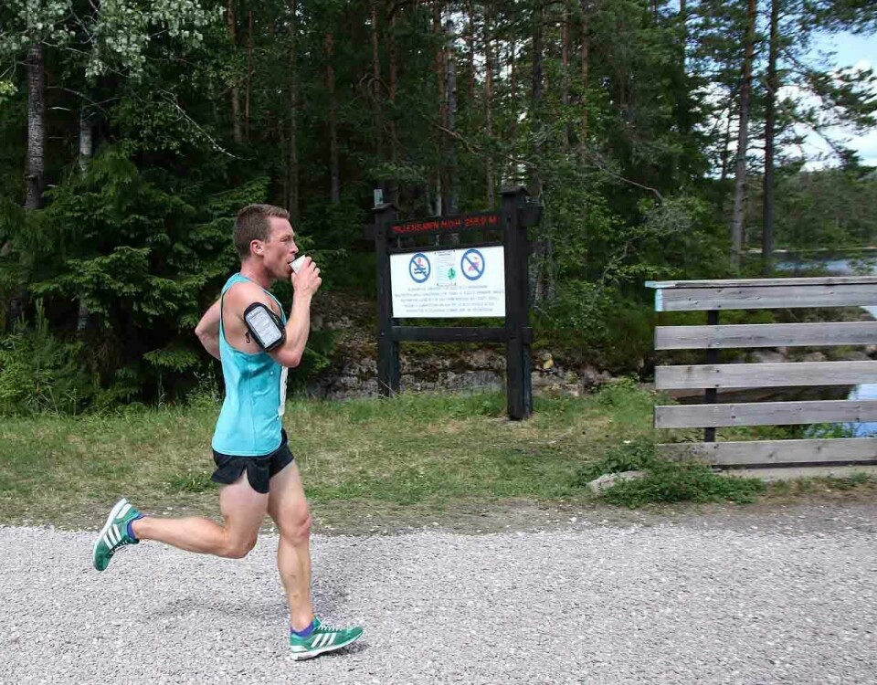 Solide vinnere i Nordmarka Skogsmaraton Drikke_paa_en_ikke_alt_for_varm_dag_4S7A4041.jpg
