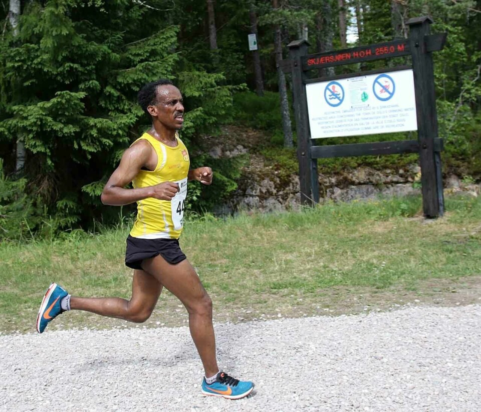 Solide vinnere i Nordmarka Skogsmaraton Micahael_Tesfaymichael_leda_etter_ca_6km_4S7A3988.jpg