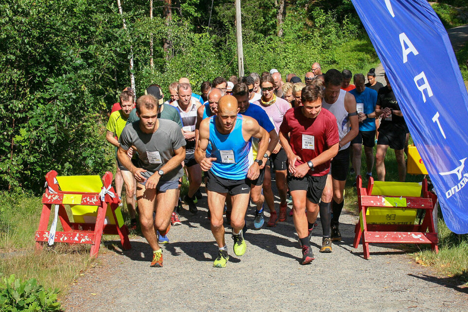 Fra starten av kort løype klokken 17.35 (Alle foto: Sverre Larsen) Fra starten av kort løype klokken 17.35 (Alle foto: Sverre Larsen)