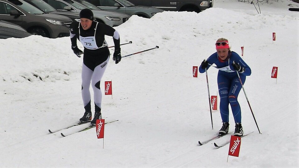Emilie Kongsten inn til tidenes raskeste skimaraton ved Kjølen hotell på Østby side om side med André Basteskår. (Foto: Sigurd Westgård) Emilie Kongsten inn til tidenes raskeste skimaraton ved Kjølen hotell på Østby side om side med André Basteskår. (Foto: Sigurd Westgård)
