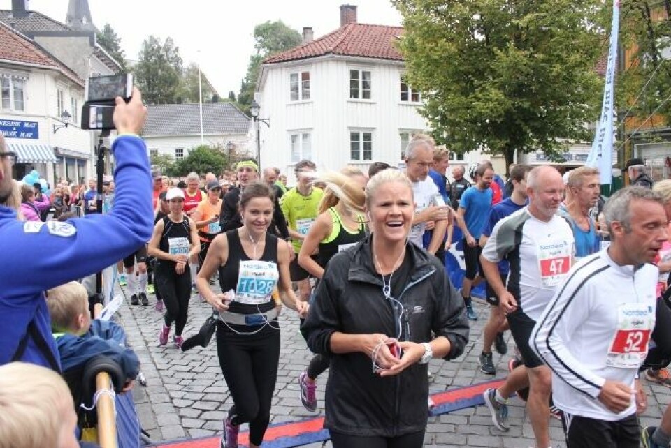 Våt, men strålende debut for Grimstad maraton Glade løbere