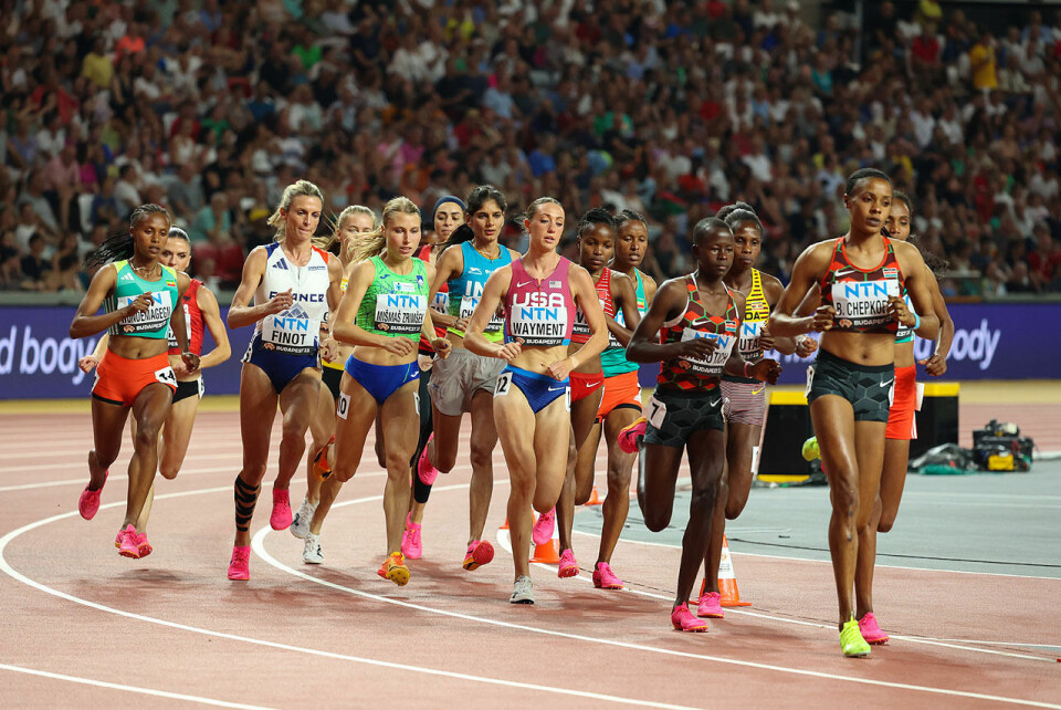 Winfred Yavi med klasseløp og VM-gull på 3000 m hinder 1U9A0572_Startfeltet.jpg