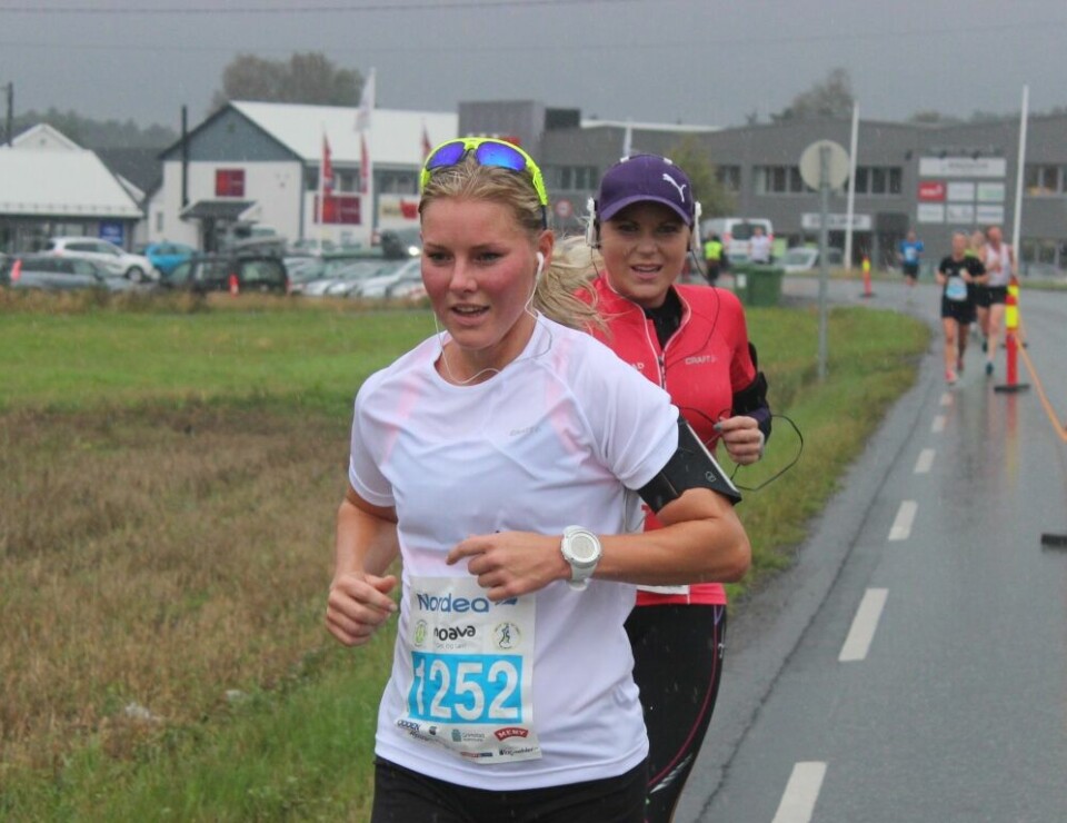 Våt, men strålende debut for Grimstad maraton Christine Gran Morland nr 2 paa halvM.jpg