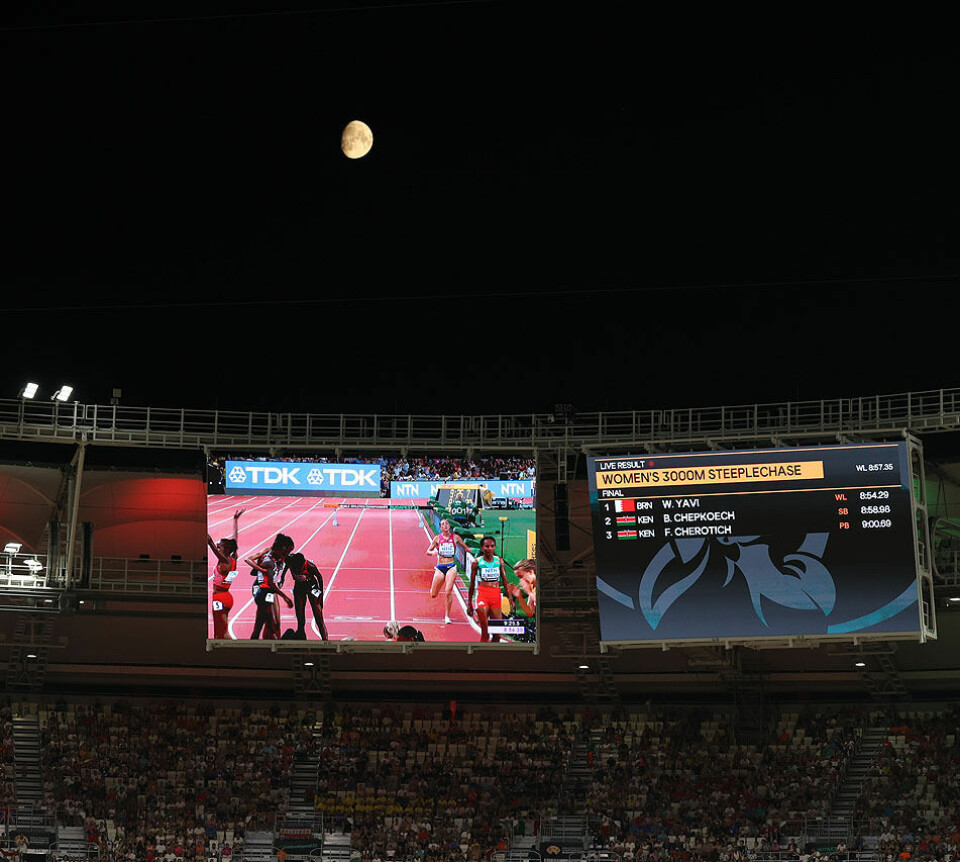 Winfred Yavi med klasseløp og VM-gull på 3000 m hinder 1U9A1372_Moon over Budapest.jpg