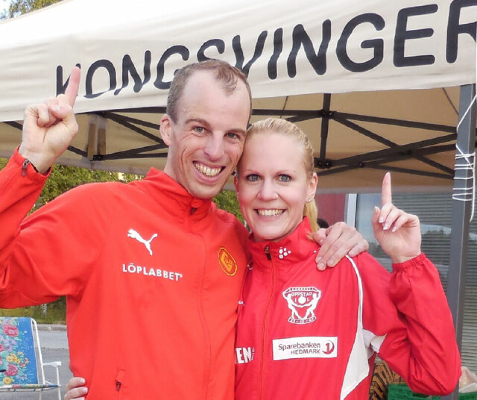 De to vinnerne av 5000-meteren i årets 4. karuselløp, Hallvard Nilsen, IL Gular, og Gunn Helen Hagen, Oppstad IL. (Foto: F. Nordal) De to vinnerne av 5000-meteren i årets 4. karuselløp, Hallvard Nilsen, IL Gular, og Gunn Helen Hagen, Oppstad IL. (Foto: F. Nordal)