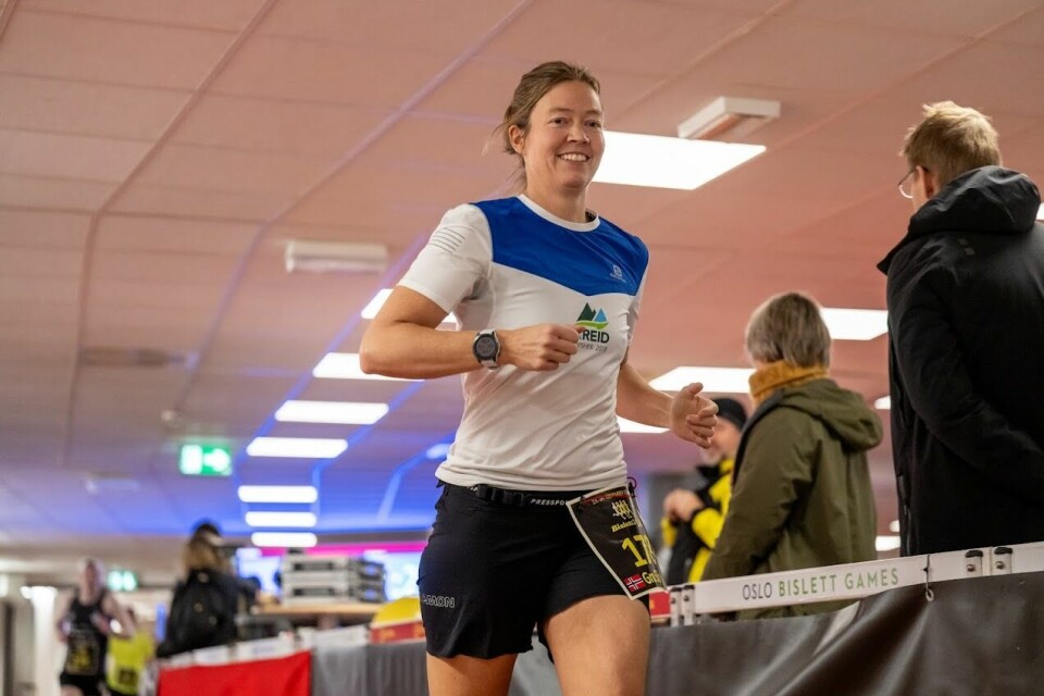 Bislett 24-timers i gang, 175 løpere rundt en 546,5 meter lang bane Gro Siljan Hjukse var den som åpnet raskest av alle... (Foto: Samuel Hafsahl)