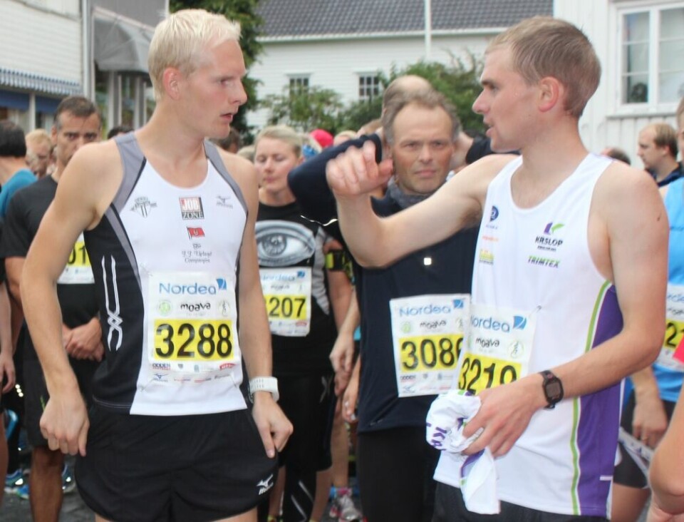 Våt, men strålende debut for Grimstad maraton Hans Kristiand Floystad & Eivind Knutsen 10 km start.jpg