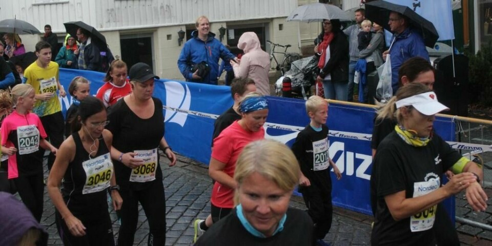 Våt, men strålende debut for Grimstad maraton Start 3 og 10 km.jpg