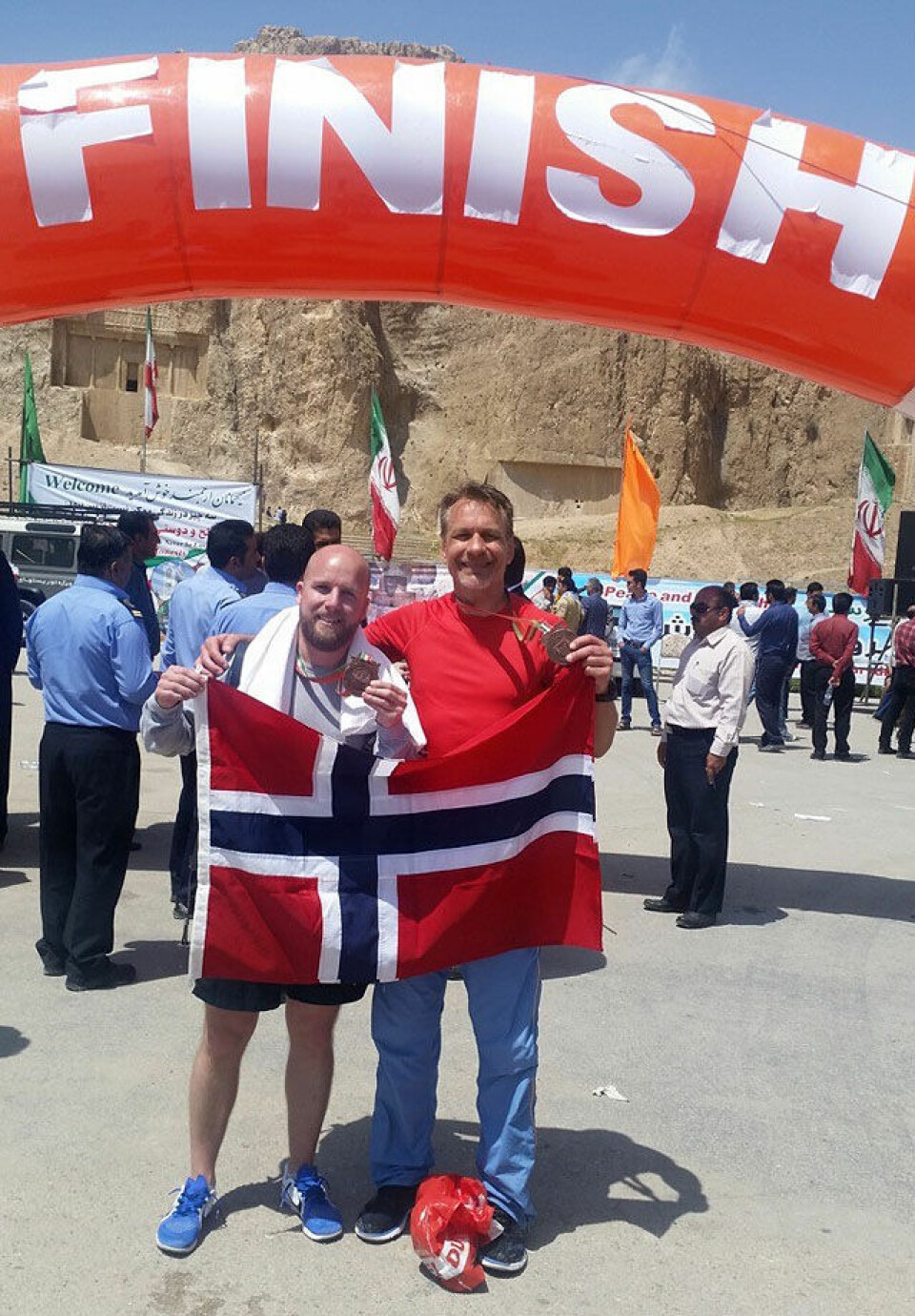 To norske løp Iran Marathon, som kun var åpent for menn De_norske_gutta.jpg