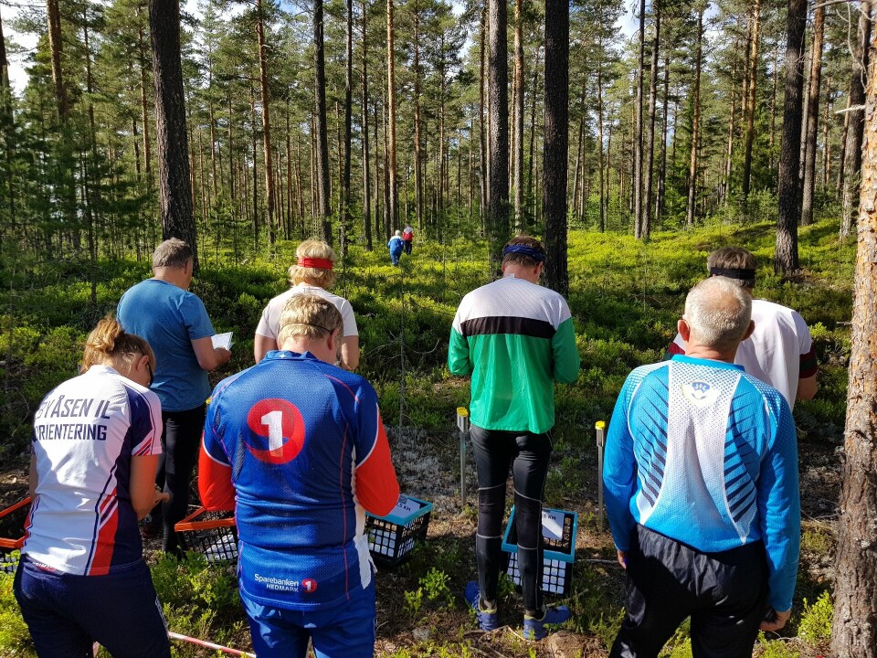 Bedriftsorienteringen i Innlandet starter rett etter påske L¢pere klare til start hvert minutt.jpg