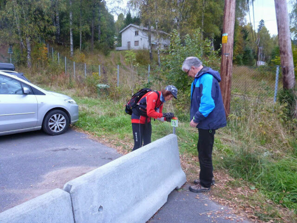 Pedersen og Haugen vant NUC 54km P1020509_Miriam_stempler_inn.jpg