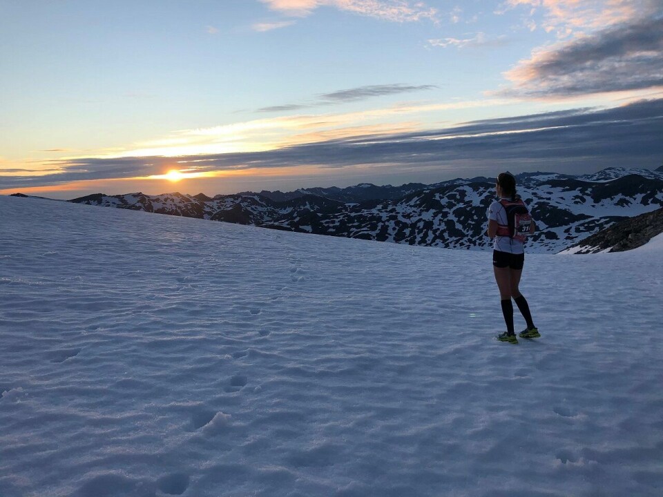 Med midnattsola midt i mot i Sans Senja 100 Ultra natt til lørdag. Med midnattsola midt i mot i Sans Senja 100 Ultra natt til lørdag.