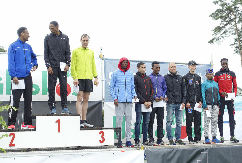 Gode tider i regnfull Strømstadmil 10km-menn_DSC5419.jpg