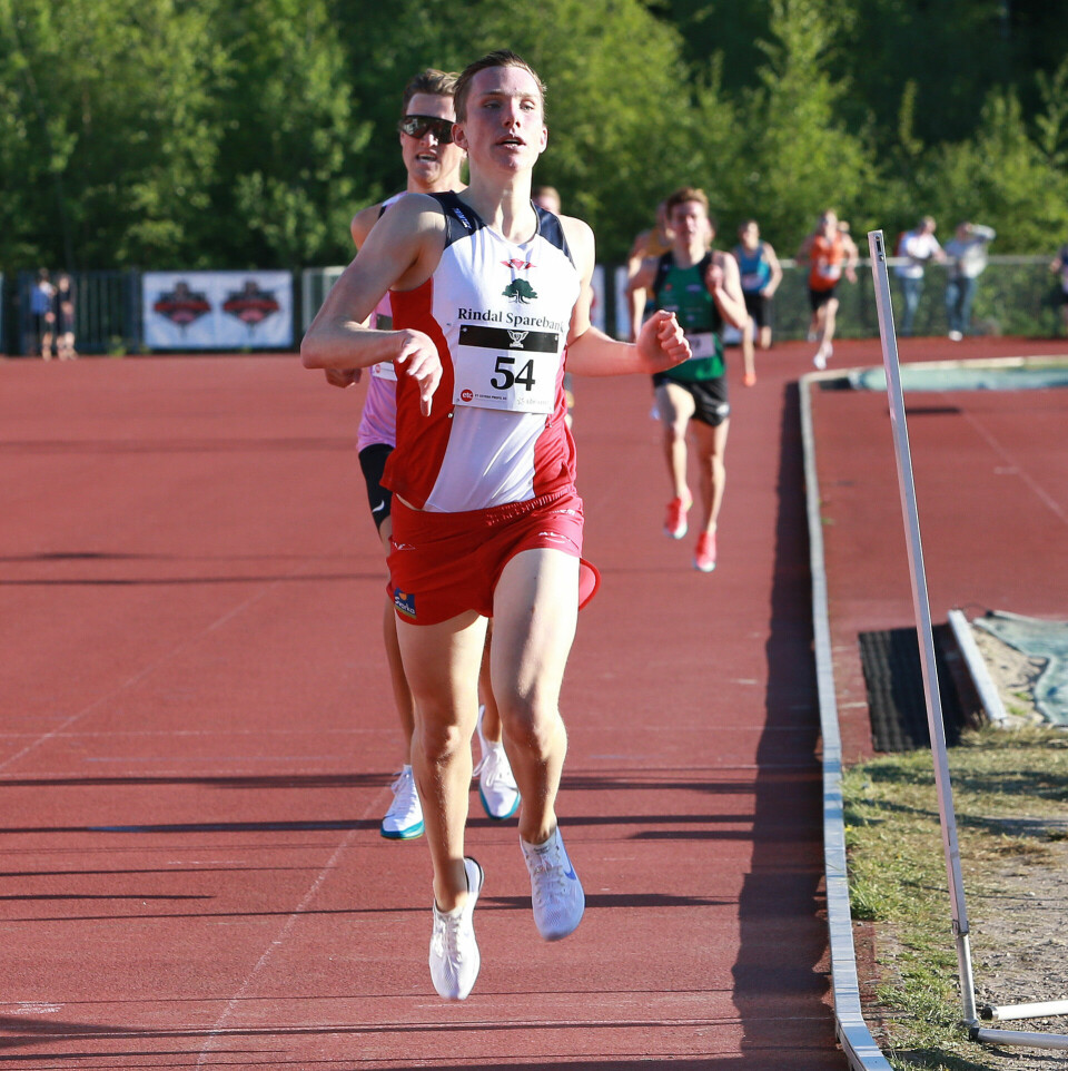 Sterke løpsresultater i Per Halle Invitational: Moa Bollerød og Amanda G Frøynes de aller beste 1500m_menn_maalpassering_Magnus_Oeyen_Mikkel_Thomassen_0AZ3T3553.jpg