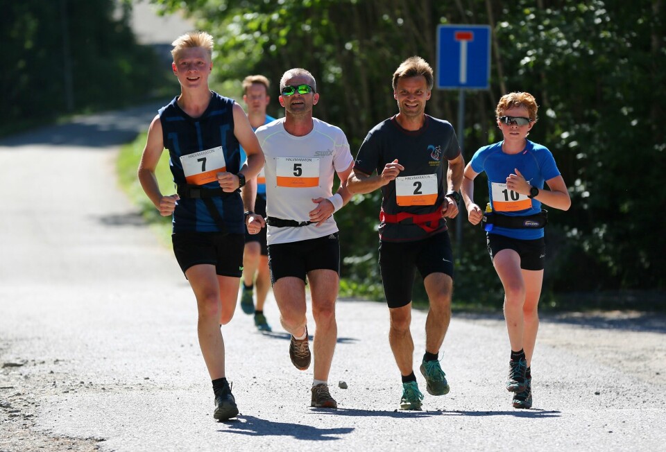 De raskeste løperne på toppen av boligområdet i Holkebylia, herfra er det terrengløping. (Foto: Bjørn Hytjanstorp) De raskeste løperne på toppen av boligområdet i Holkebylia, herfra er det terrengløping. (Foto: Bjørn Hytjanstorp)