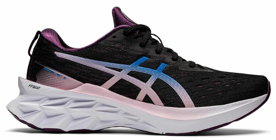 Test av løpesko for asfalt 2022 k2203-Asics-Novablast 2 Dame.jpg