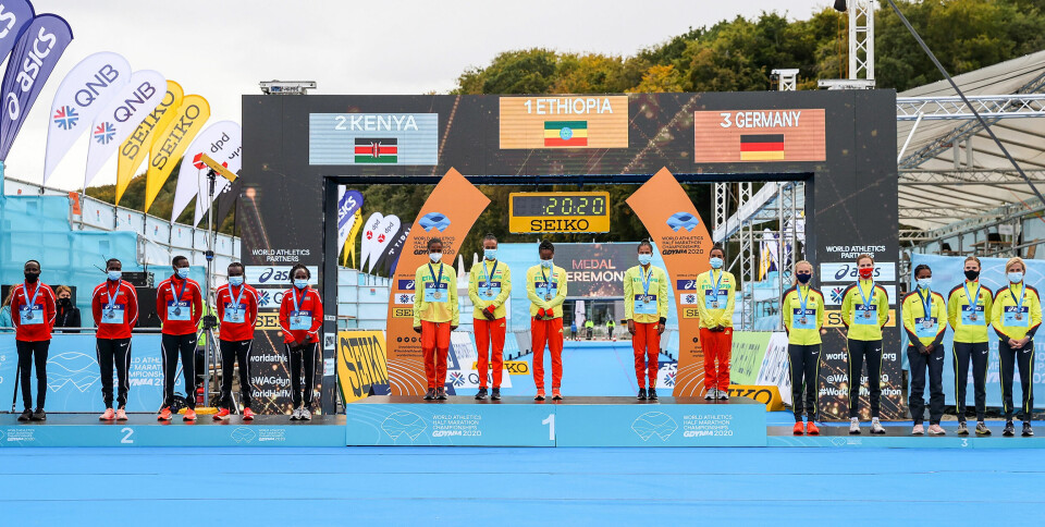 Tenåring og debutant vant VM i halvmaraton - mye dramatikk i damenes løp Damer_lag_2560_Dan_Vernon_for_World_Athletics_VM-2020_Gdynia.jpg