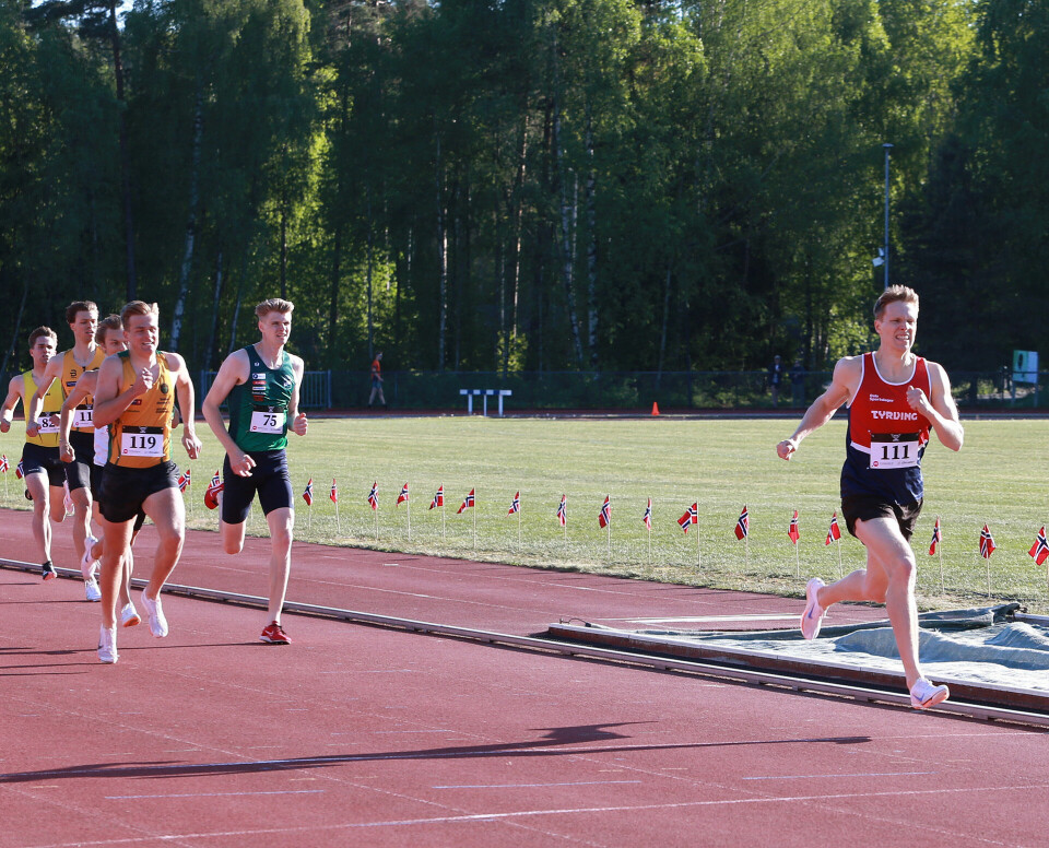 Sterke løpsresultater i Per Halle Invitational: Moa Bollerød og Amanda G Frøynes de aller beste 800m_menn_maalgang1_AZ3T3236.jpg