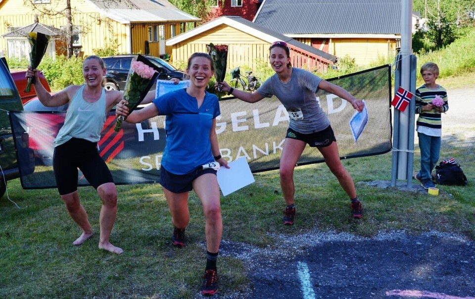 Det skilte bare tre minutter mellom de tre raskeste i kvinneklassen; Linnea Richter (2. plass), Åsa Langen Westlie (1. plass) og Trine Larsen (3. plass). Foto: Arrangøren Det skilte bare tre minutter mellom de tre raskeste i kvinneklassen; Linnea Richter (2. plass), Åsa Langen Westlie (1. plass) og Trine Larsen (3. plass). Foto: Arrangøren