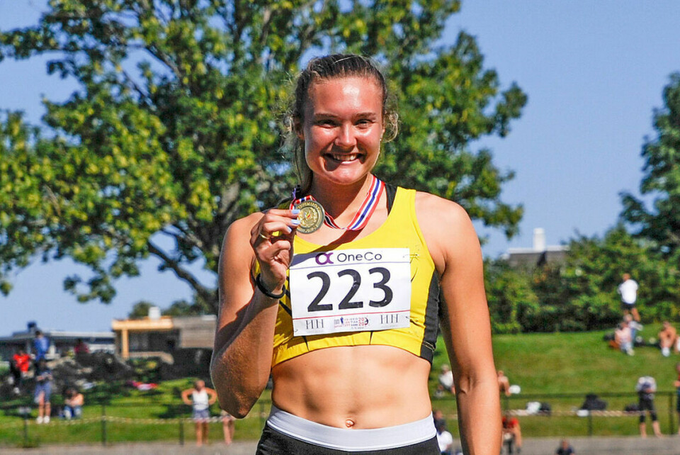 Kjempeløp på 800 m av bare 17 år gamle Ole Jakob Høsteland Solbu Amanda Marie Grefstad Frøynes vant 800 meter i klasse U23 i junior-NM. (Alle foto: Arne Dag Myking)