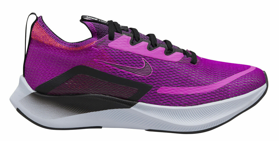 Test av løpesko for asfalt 2022 k2203-Nike Zoom Fly 4 Dame.jpg