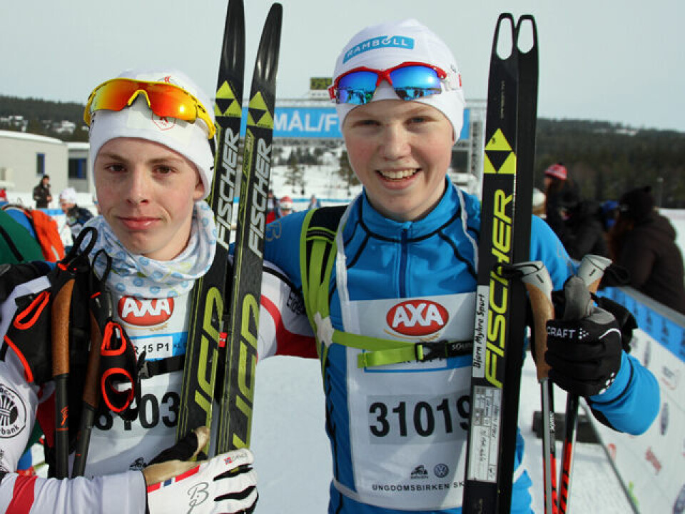 Rekord i UngdomsBirken - 2452 i mål på Birkebeineren skistadion UBirk-040_G15_-pallen-ved-2-av-dem.jpg